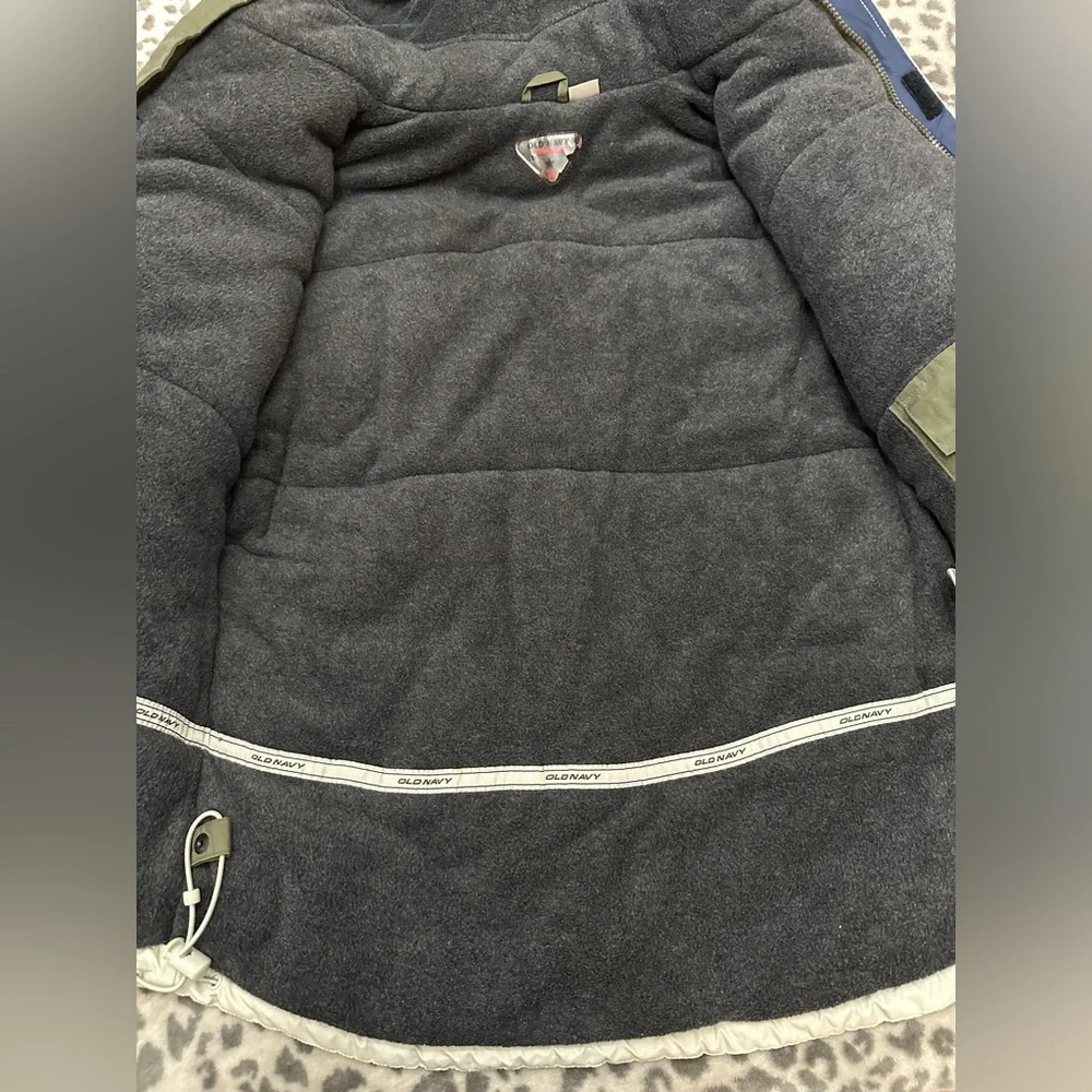 Old Navy Water Resistant Double Layer Snow Jacket in Cream Size 12 Boys